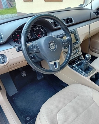 Volkswagen Passat cena 43000 przebieg: 141650, rok produkcji 2012 z Wąchock małe 56